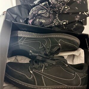 Men's Black Suede Low-Top Sneakers